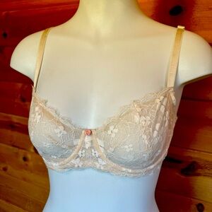 Victorias Secret Bra Dream Angels Push-up W/O  Padding  cream lace 34D lingerie